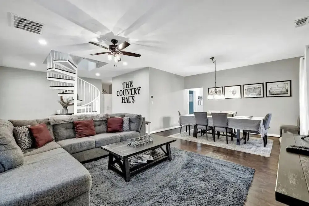 The Country Haus: Quaint Home 1 Mile From Downtown
