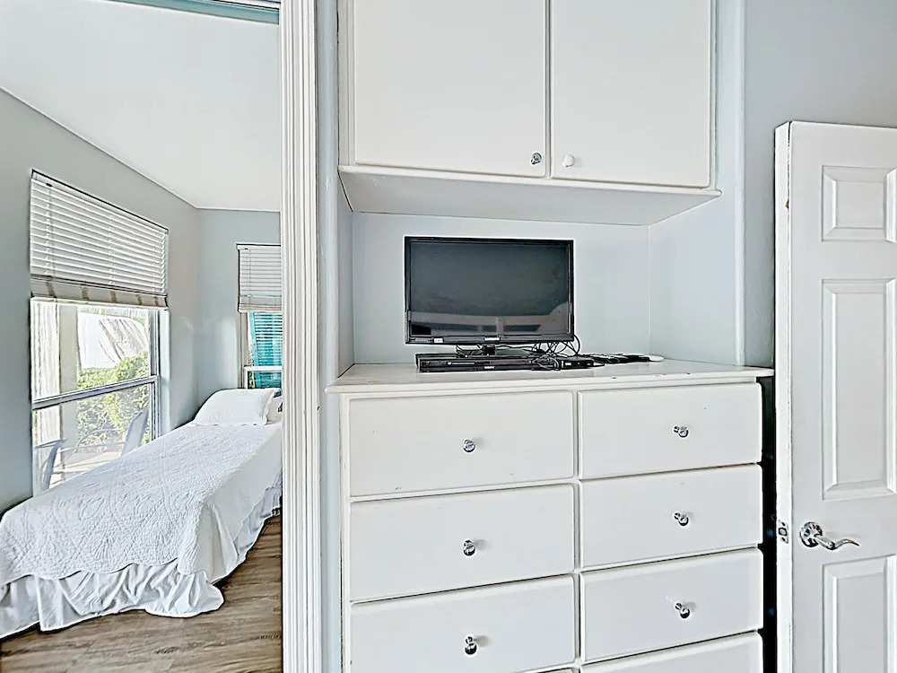 New Listing! Destiny Beach On Lake W/ Pool 2 Bedroom Duplex