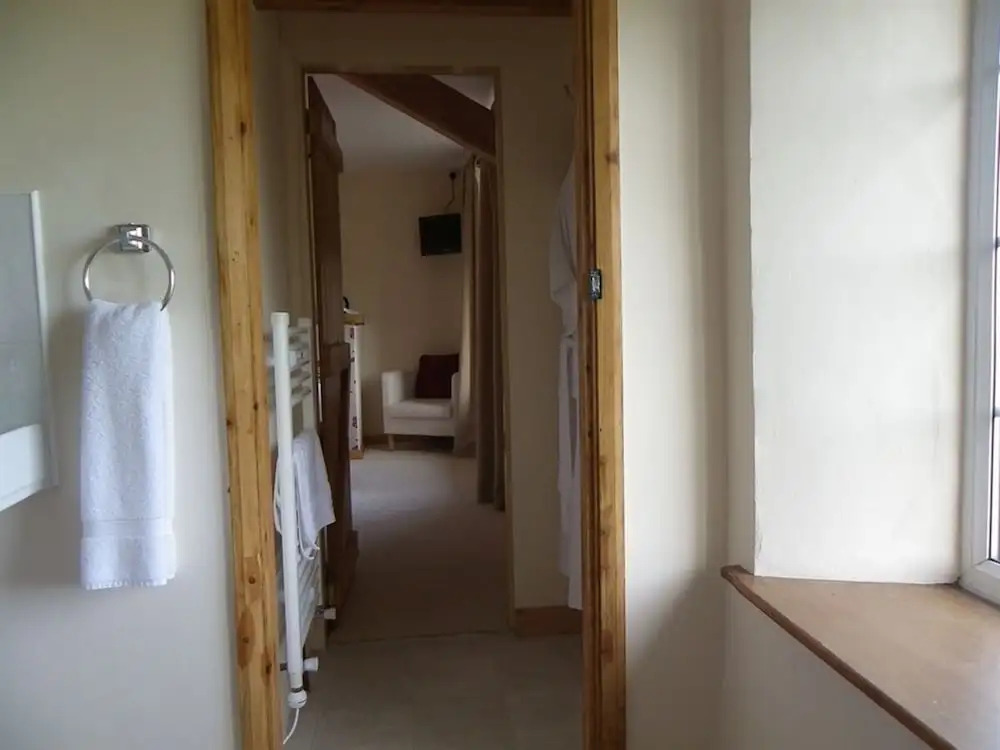 The Dainty Den, Headgate Farm