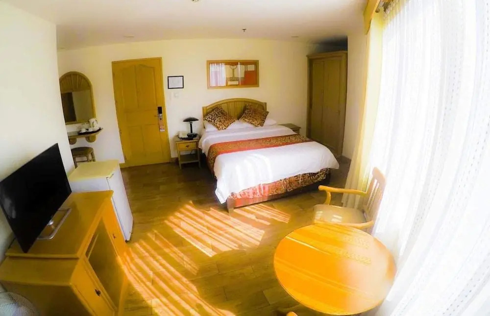 Pines View Hotel