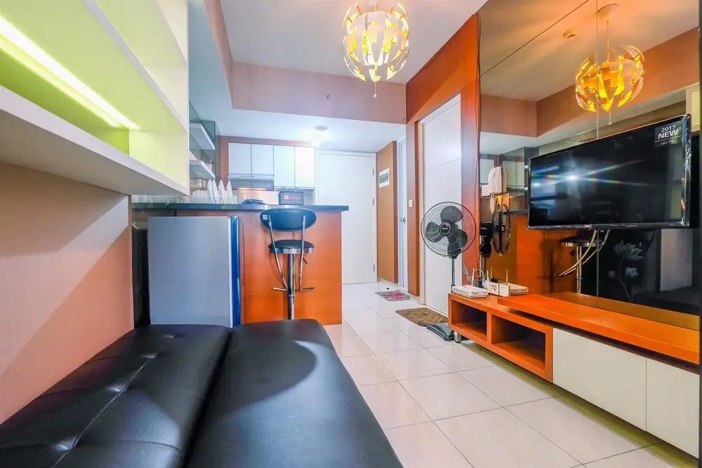 Modern 2BR Apartment for 4 Pax at Springlake Summarecon