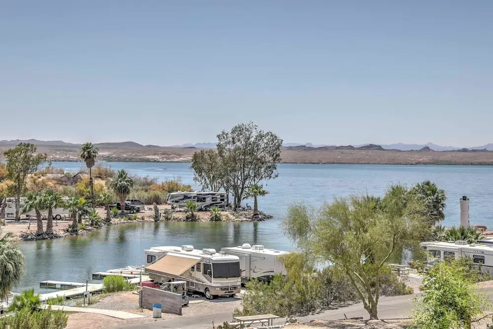 Boat Launch + Mountain Views: Lake Havasu Cabin