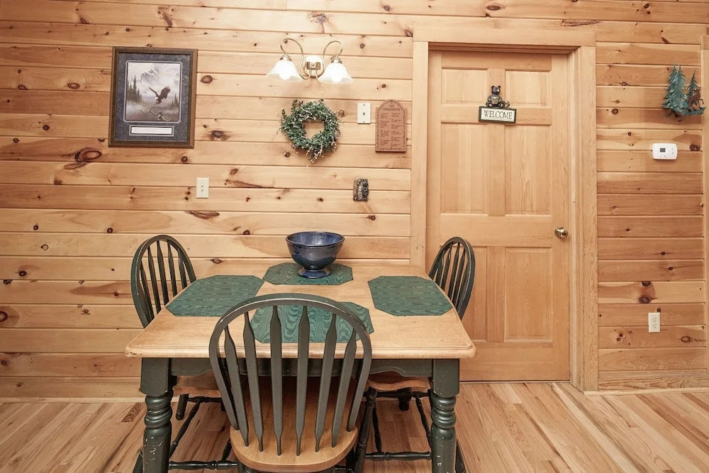 ER38B - Grandmas Hideaway - Great Location! Close to town cabin