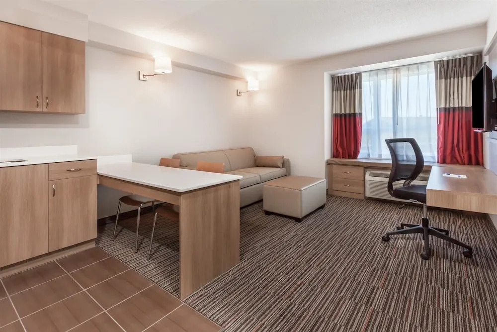 Microtel Casselman