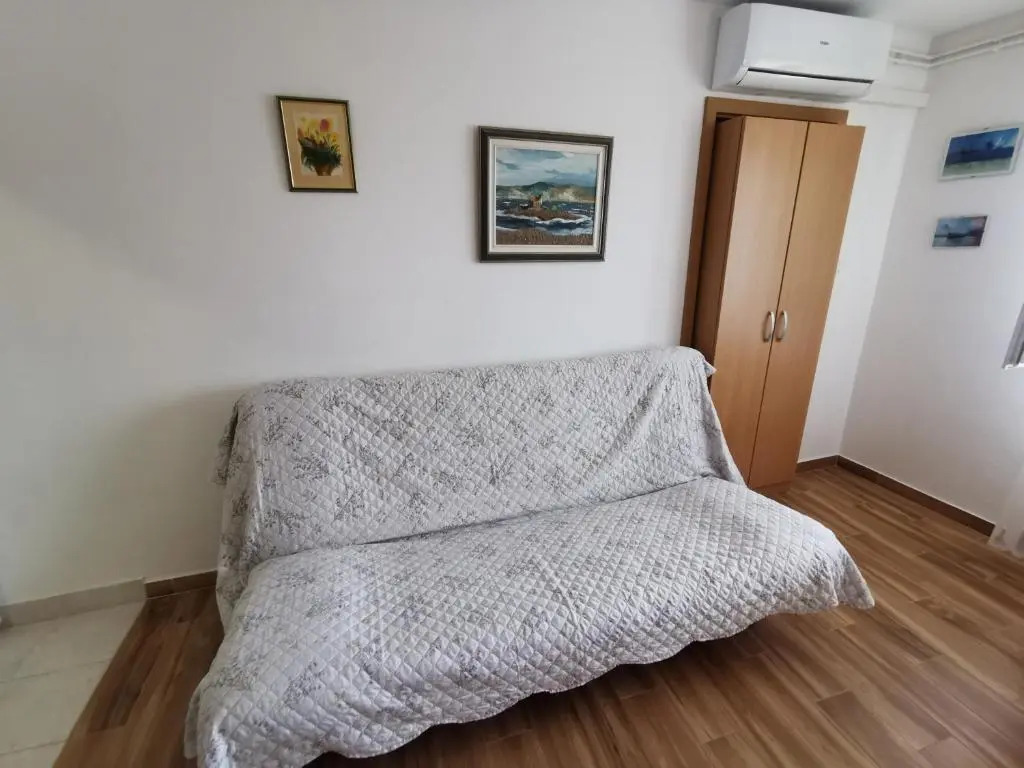 Apartments with parking space Novi Vinodolski - 18855