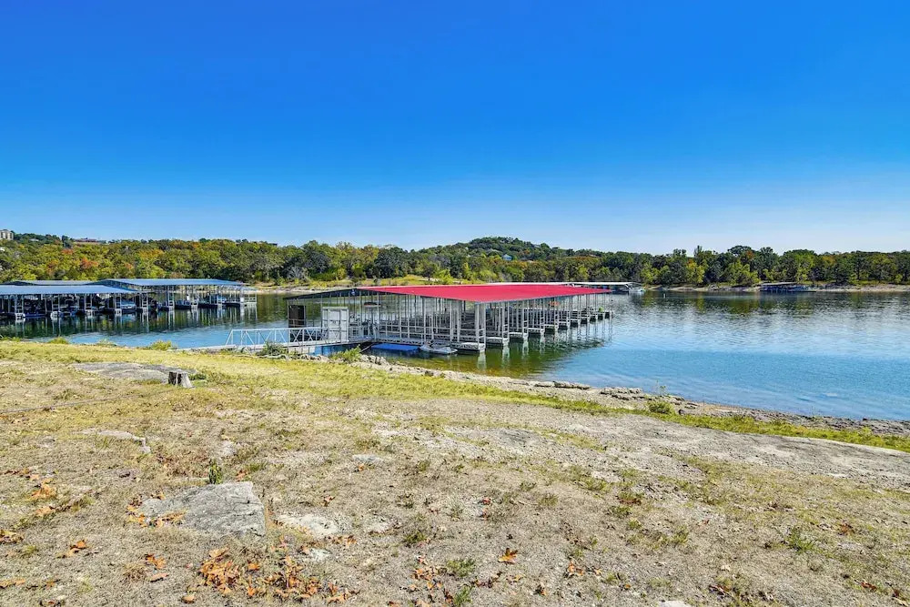 5 Mi To Silver Dollar City: Table Rock Lake Cabin!