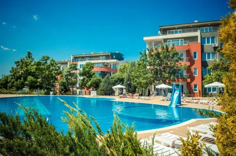 Green Fort Noks Apartments