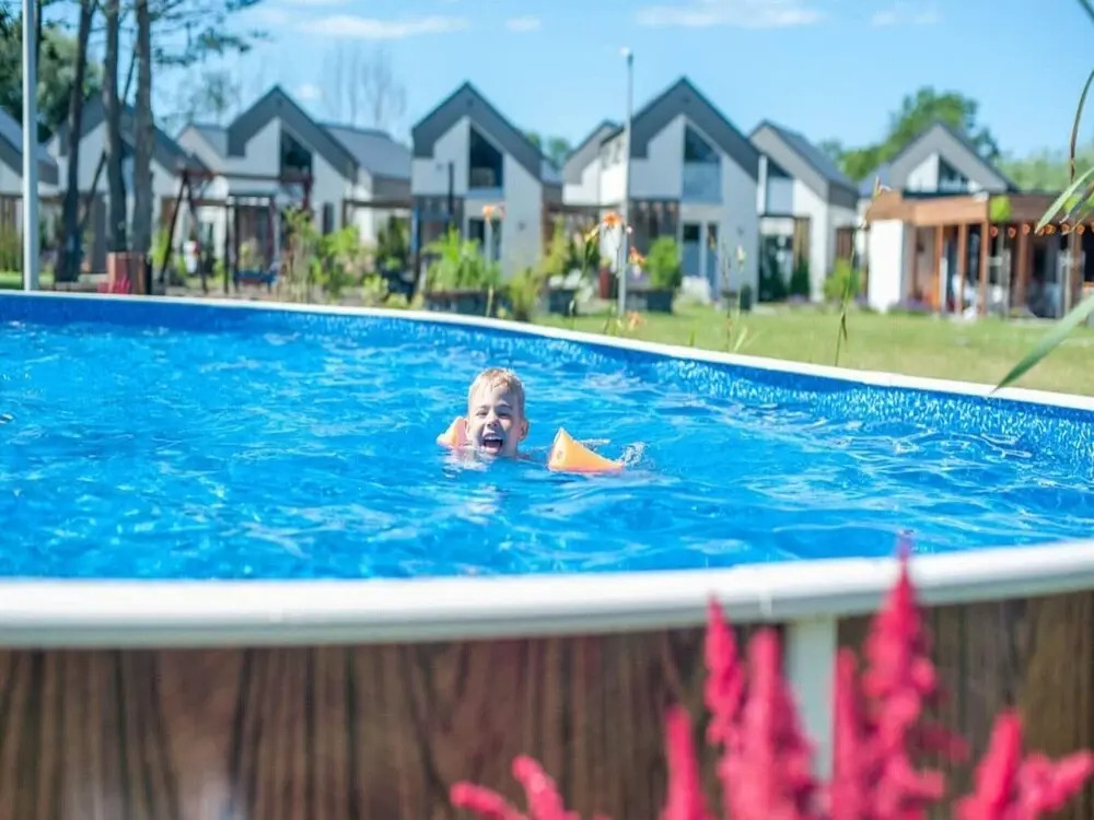 Spacious Holiday Homes With air Conditioning, Pool
