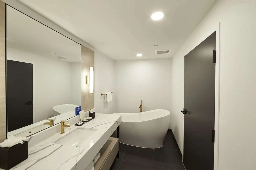 Bloom Mississauga, Tapestry Collection By Hilton