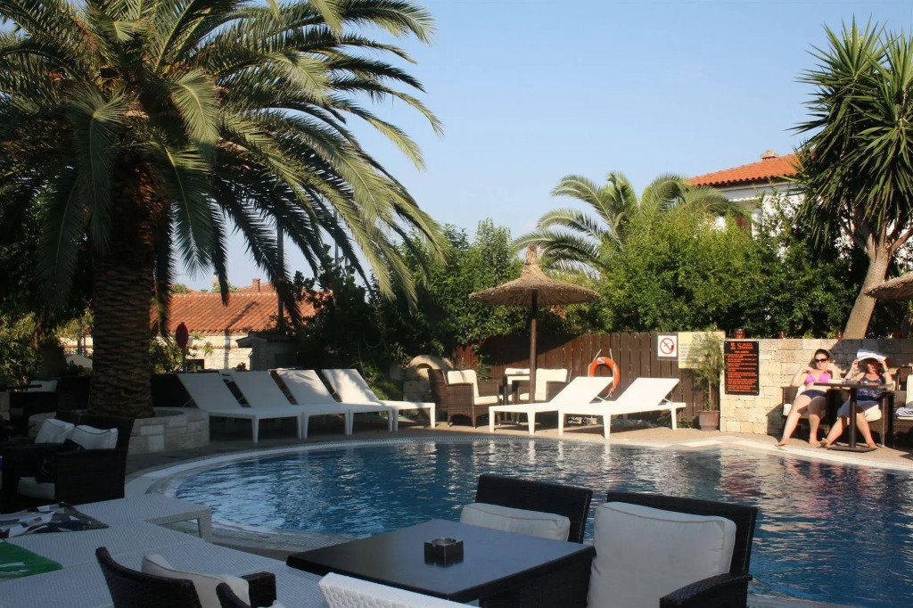 Stamos Hotel