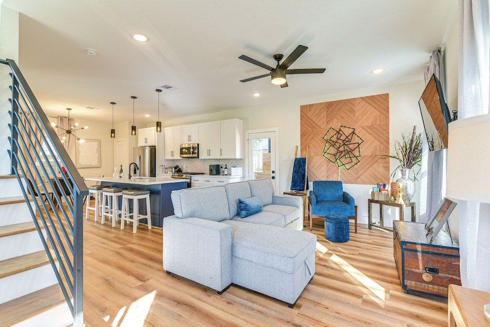 Explore Houston! Pet-friendly Home Near Downtown