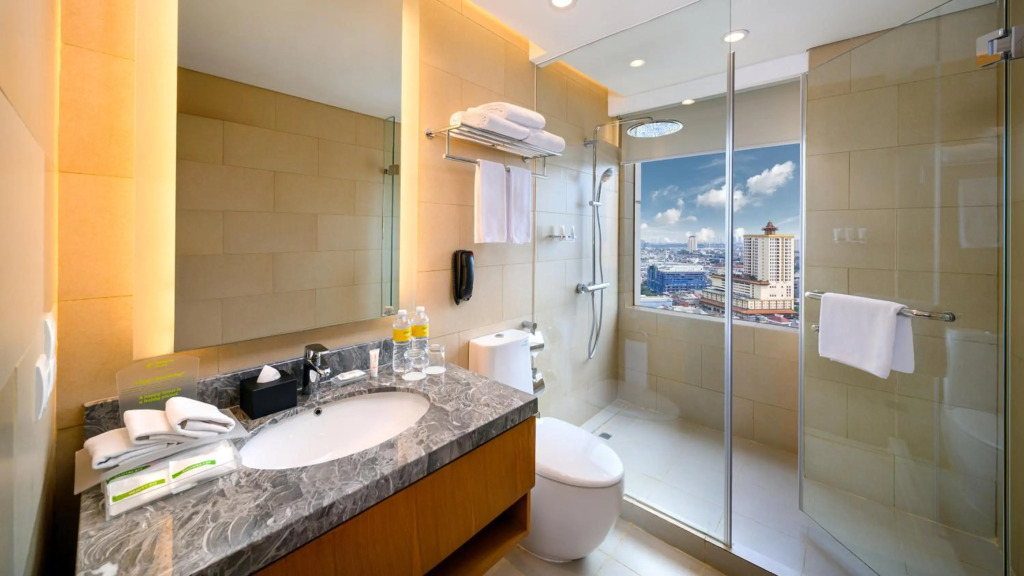 Holiday Inn & Suites Jakarta Gajah Mada by IHG