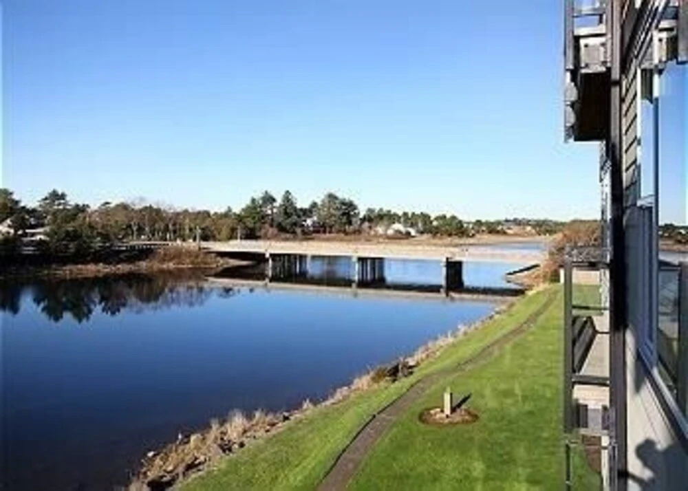 Riverview 2 Bedroom Condo