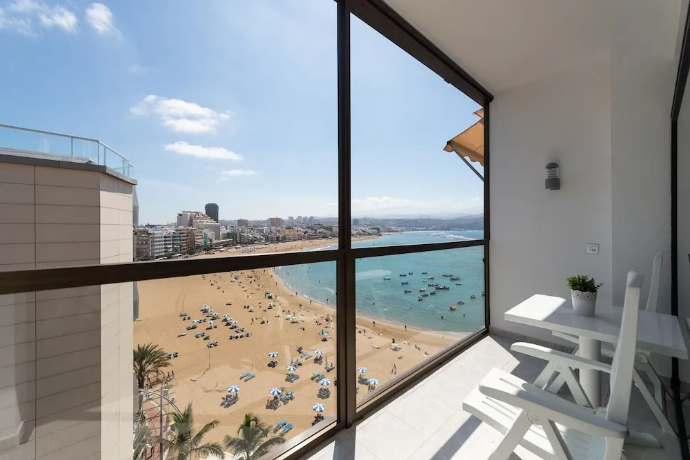 Great Balcony Apartament, Beach Views, Wifi