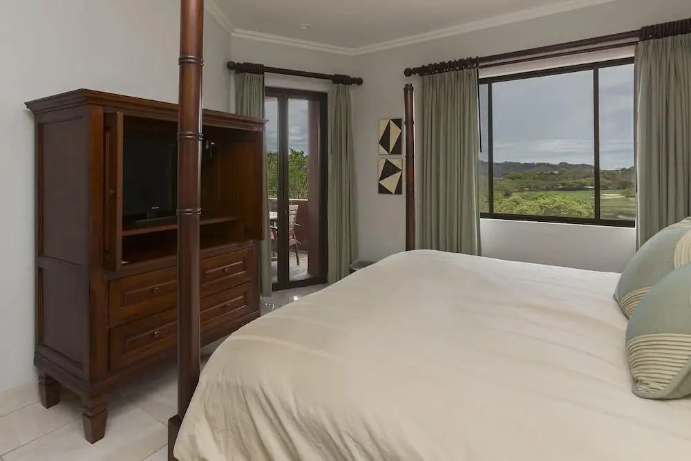 Recently Renovated Luxury Condo with Resort-Style Beach Club Access and Ocean Views