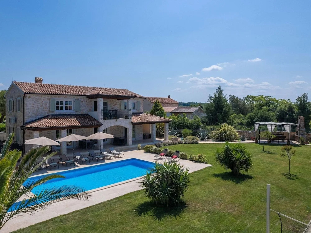 Picturesque Villa in Verteneglio With Pool