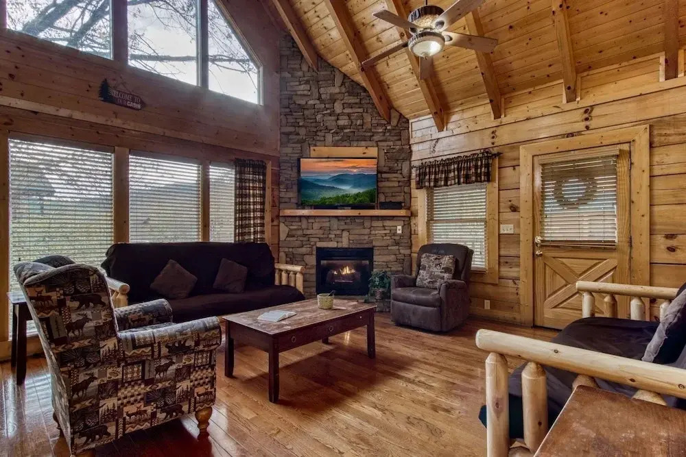 ERN819 - Mountain Majesty - Great Location! Close to All the Action! cabin