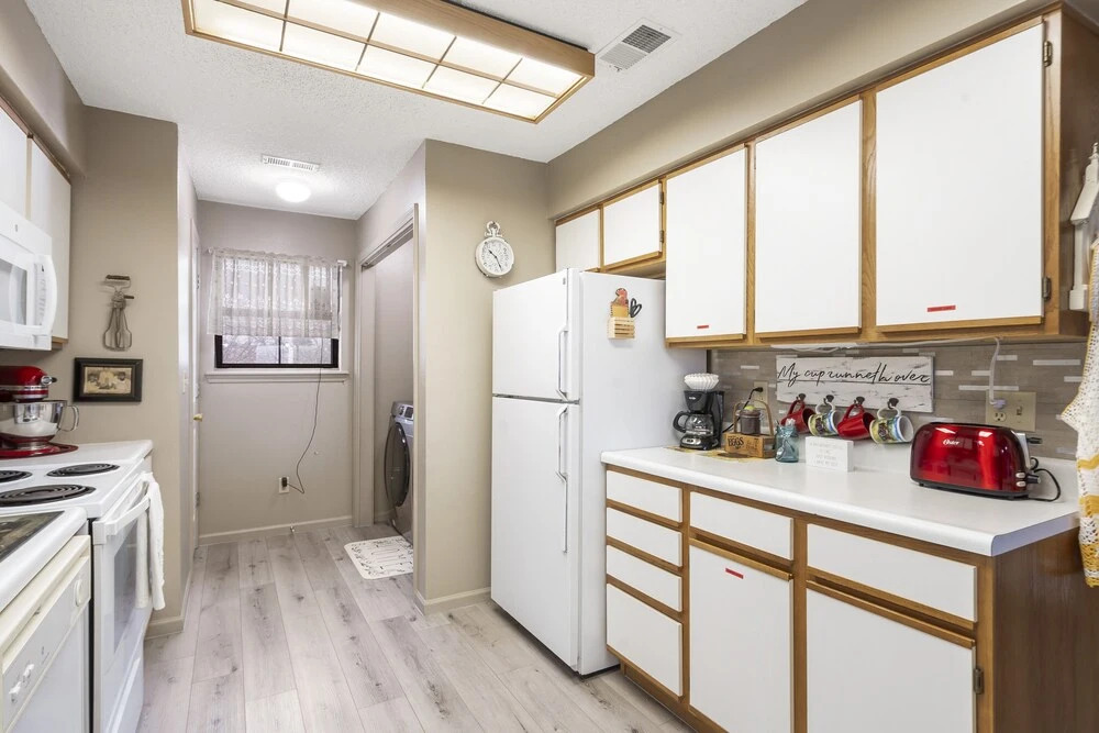 Jim and Roses Cozy Condo 15 Min to Downtown!