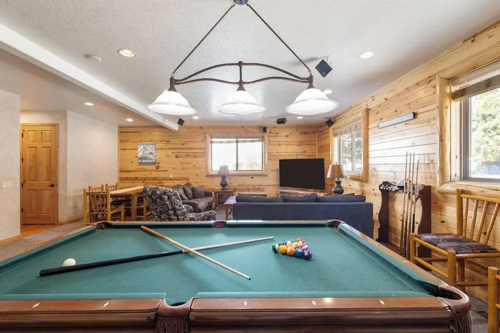 Hot Tub, Game Room, Large Deck w/ Mountain Views, 4bdr Paw Print by Avantstay