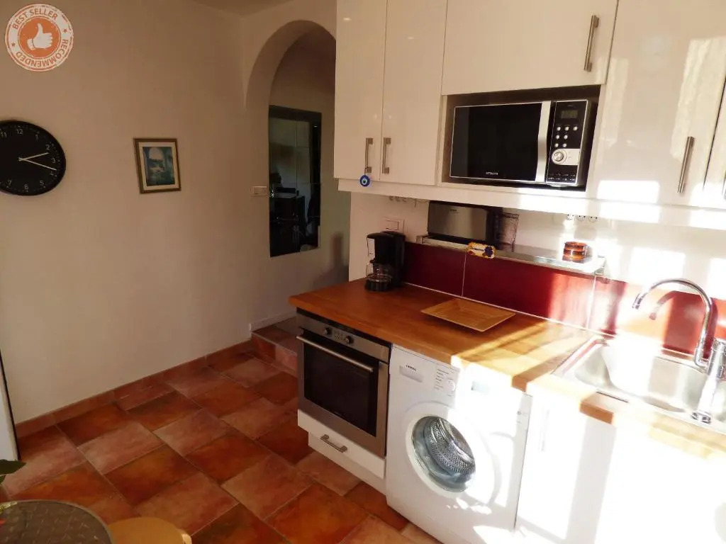 ALC - A523 - 4 min PALAIS AND BEACHES