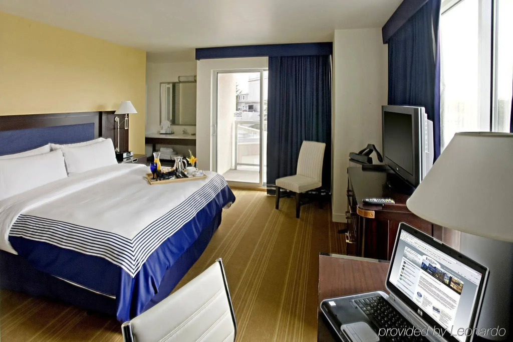 University Plaza Waterfront Hotel