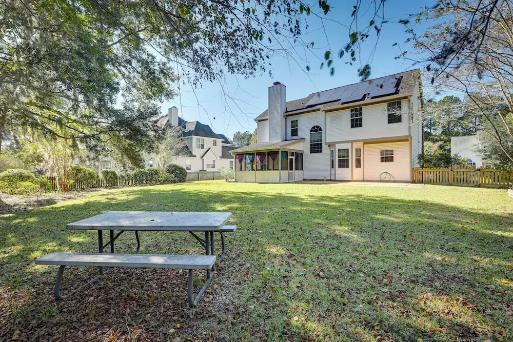 North Charleston Home Near Shopping & Dining!
