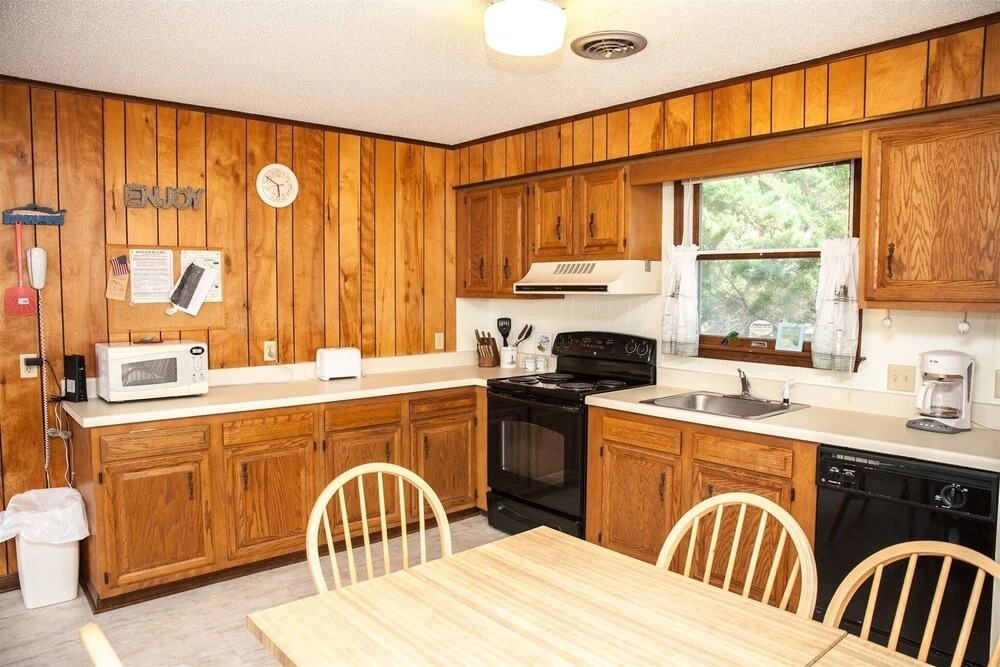 Beachbux 3 Bedroom Cottage by RedAwning