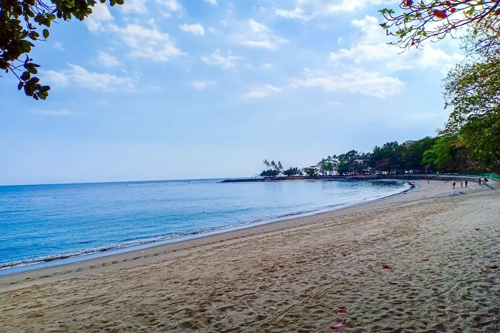 OYO 1508 Mascot Beach Hotel