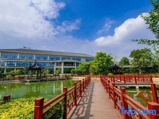 Longshan Hotel