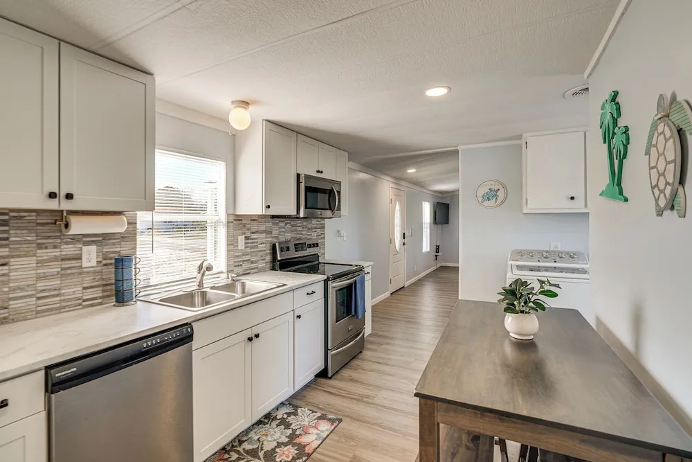2 Mi to Beaches: Breezy Panama City Home w/ Deck!