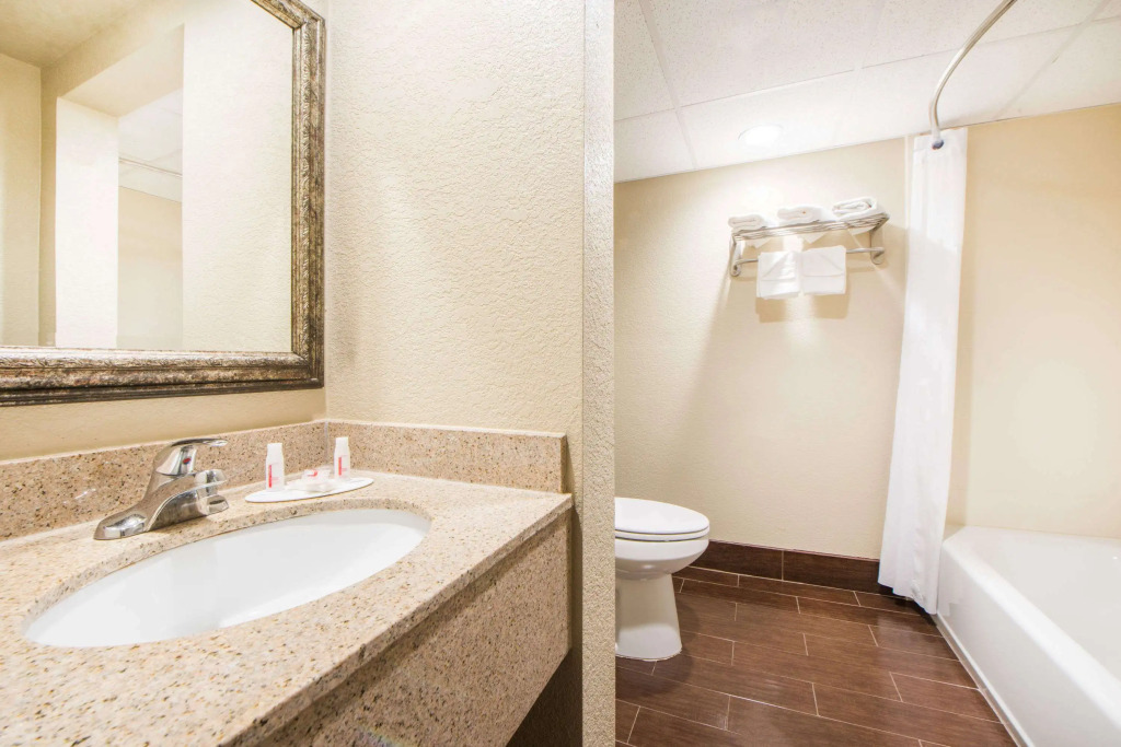 Days Inn by Wyndham Joplin