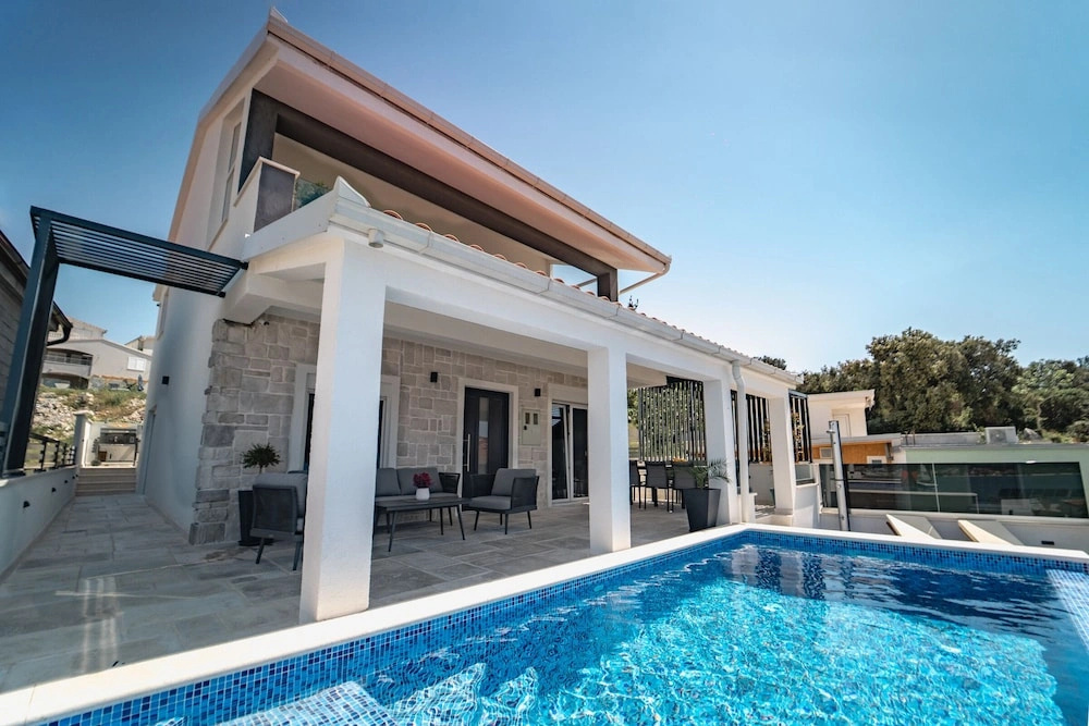Villa Miracle