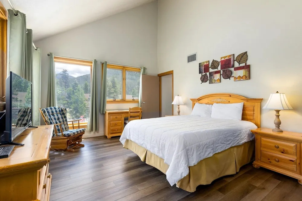 1607 Quicksilver 2 Bedroom Condo by RedAwning