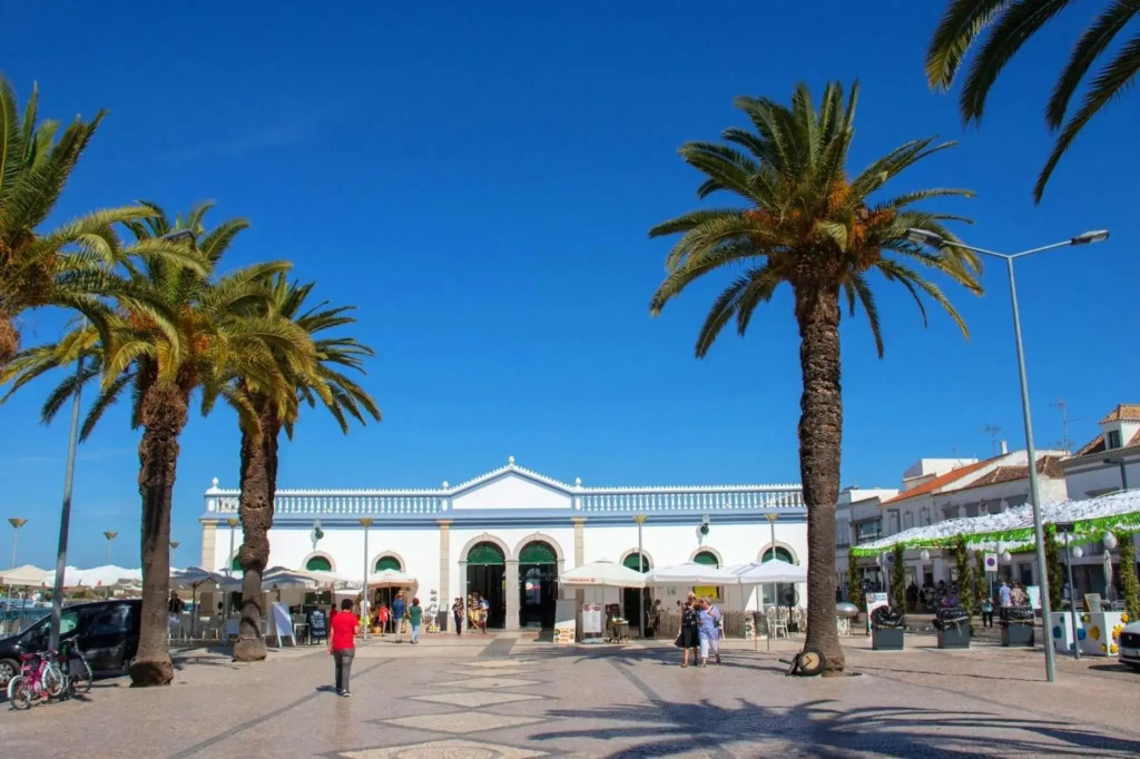 Stylish Townhouse In Tavira Centre, Shared Pool