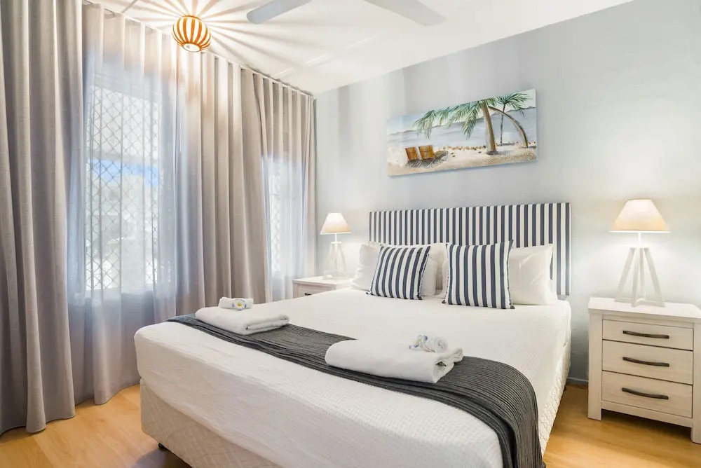 Tropical Unit with Private Fenced Garden Close to The Beach 4