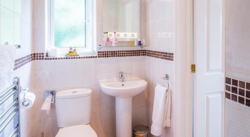 Westwood Guest House - Room Only