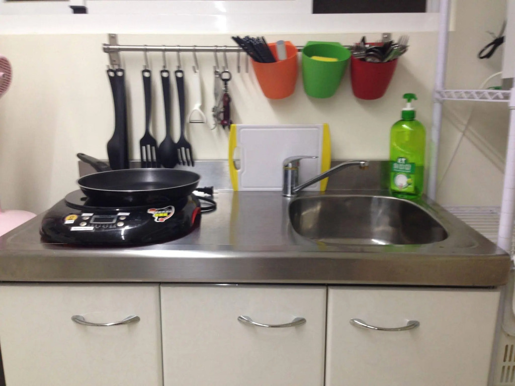 Pineapple Backpackers Hostel