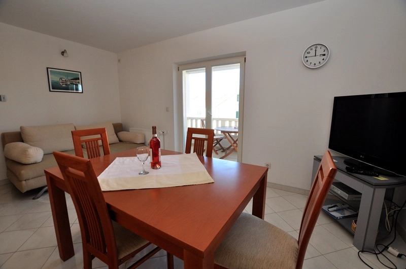 Apartment Pava - beautiful terrace & parking: A1 Postira, Island Brac