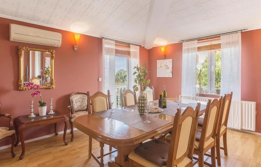 Amazing Apartment in Liznjan With 2 Bedrooms, Wifi and Outdoor Swimming Pool