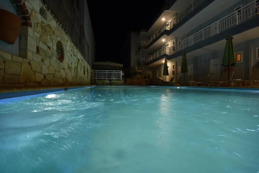 Kiwi Hotel