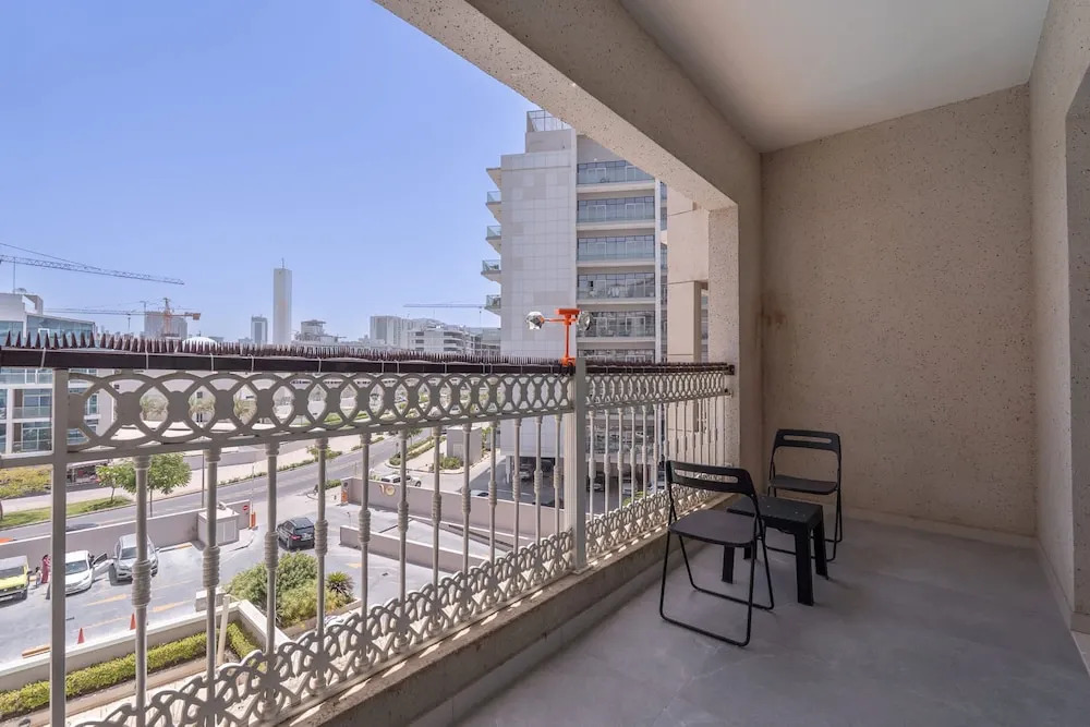 Cozy Studio Near Miracle Garden With Balcony