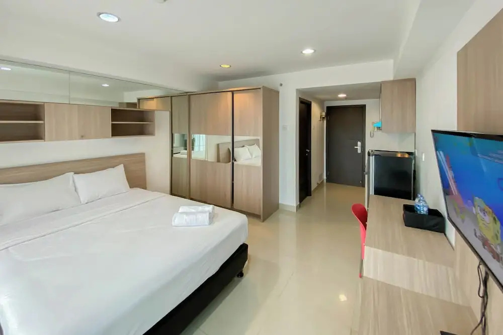 Homey And Cozy Living Studio At Tamansari The Hive Apartment