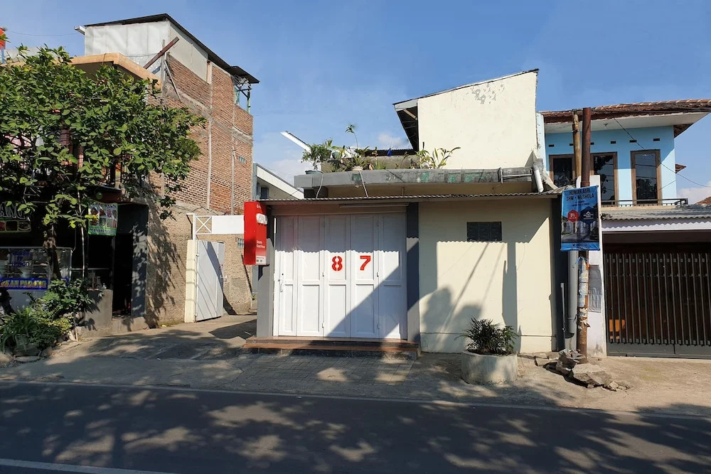 OYO 2418 Sutanto Guest House