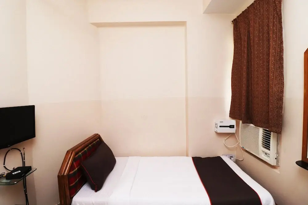 Collection O 36951 The Ambassador Hotel