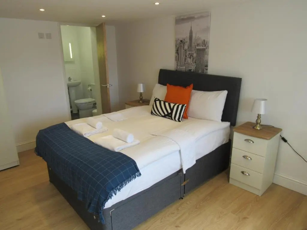 The Cambridge Suites - Tas Accommodations