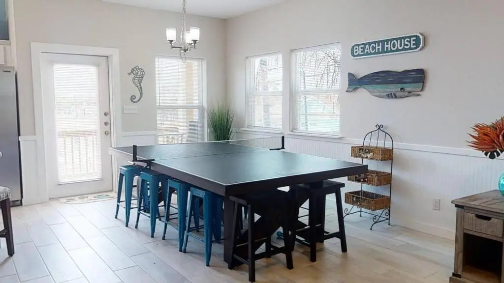 BC101 New Townhome, Heated Pool, 1 Minute Drive to Beach
