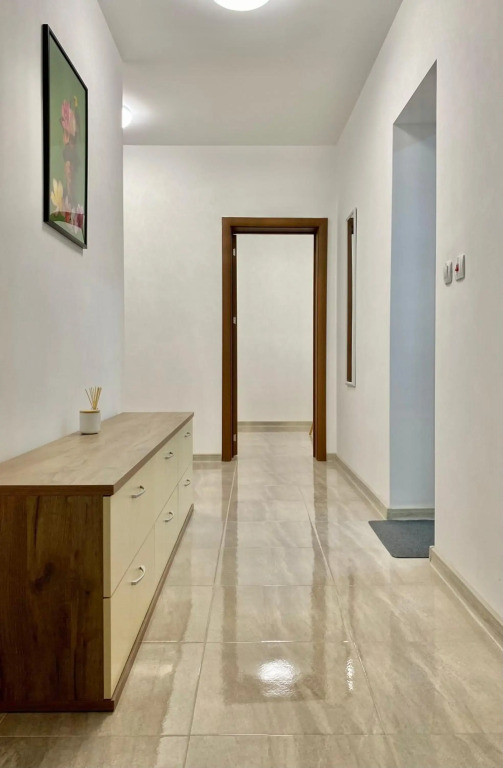 Spacious & Cozy 2 bed Apartment with Work Space & Fast Wi-fi