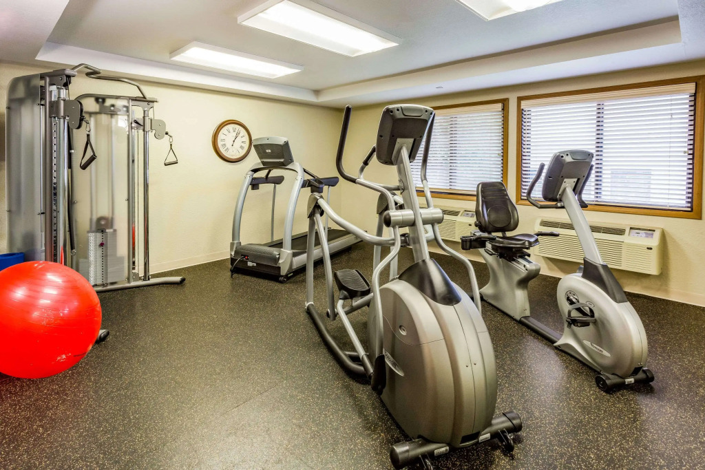 AmericInn by Wyndham Duluth South Proctor Black Woods Event Ctr