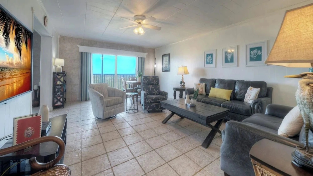 Serenity by the Sea 2-min Walk to Beach + Boardwalk + Golf Cart Zone 2 Pools + Basketball Access