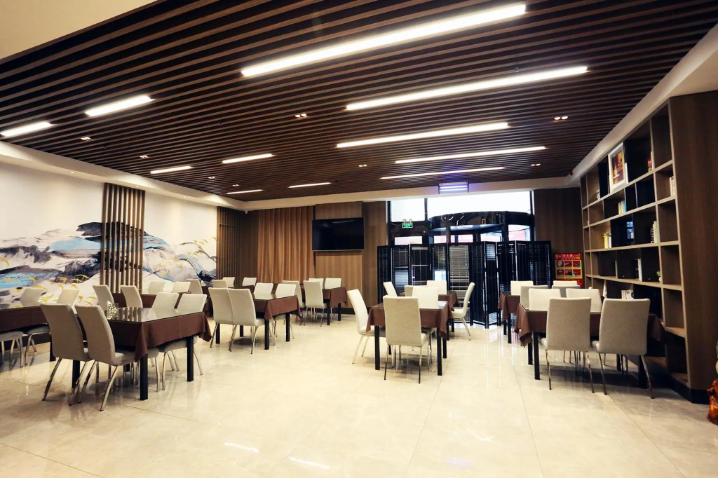 Starway Hotel Fuxin Liberation Square